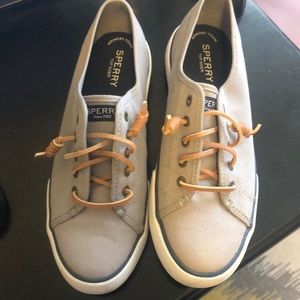 Sperry size 8